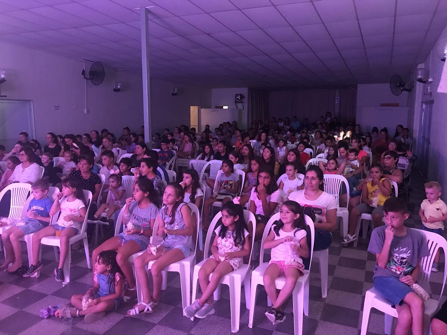 TARDE DE MUNICINE PARA DESPEDIR LAS VACACIONES DE LOS MÁS CHICOS